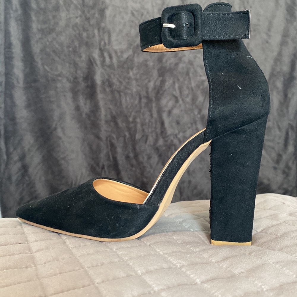 Pointed toe heels - Picture 2 of 2